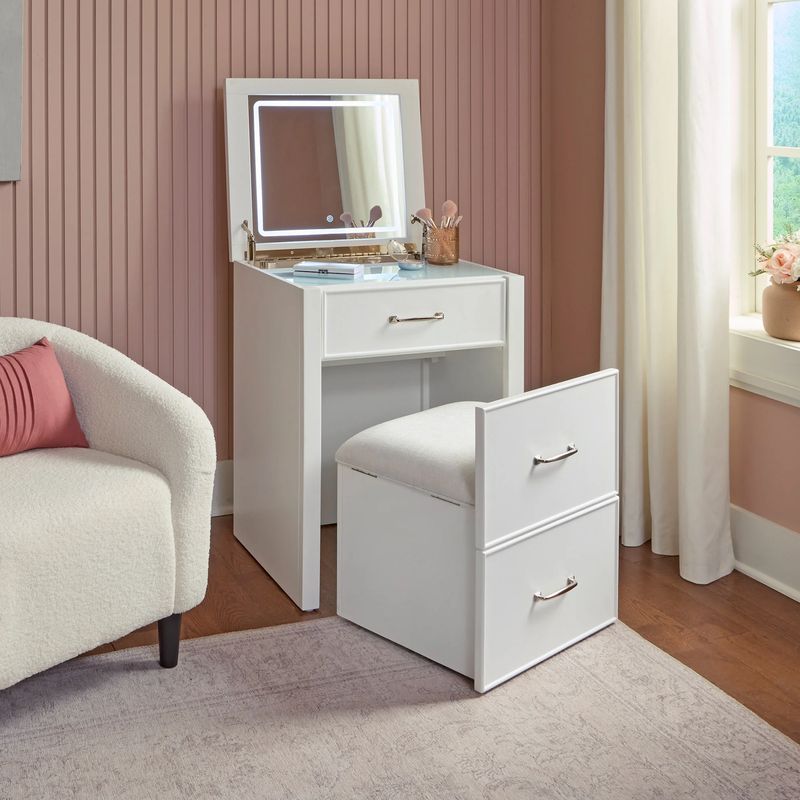 Universal Broadmoore Odessa Vanity