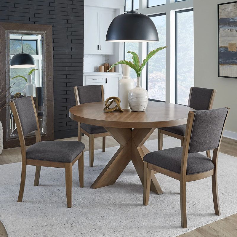 Universal Broadmoore Zealand 5-Piece Dining Set