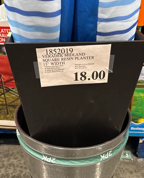 Veradek Midland 24¨ Planter With Shelf
