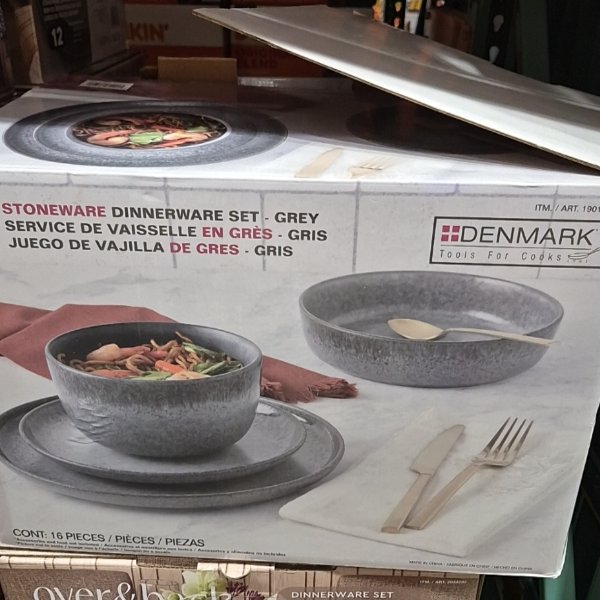 Denmark 16-Piece Kamilah Dinnerware Set