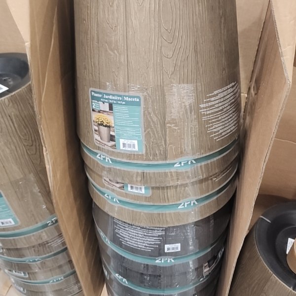 Round Wood-Look Resin Planter 2pk 16.5¨ Diameter