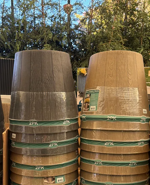Round Wood-Look Resin Planter 2pk 16.5¨ Diameter