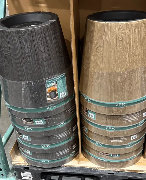 Round Wood-Look Resin Planter 2pk 16.5¨ Diameter
